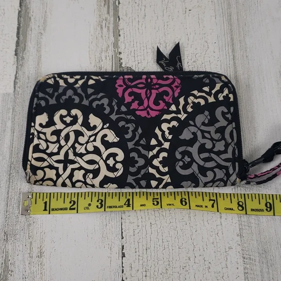 Loved Vera Bradley Canterbury Magenta fold zipup wristlet - Picture 11 of 12